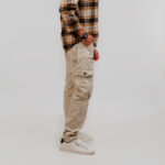 Pantalón Cargo Hombre con bolsillos amplios - Imagen 2