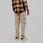 Pantalón Cargo Hombre con bolsillos amplios - Imagen 4